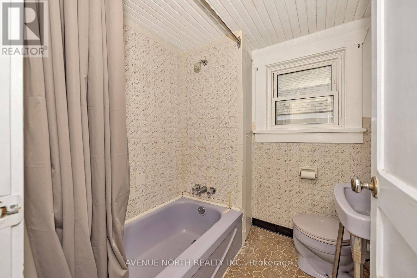 143 BROCKVILLE STREET - 27
