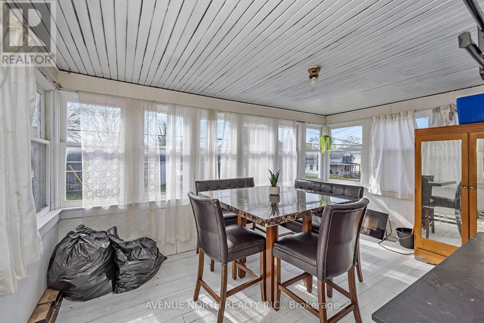 143 BROCKVILLE STREET - 34