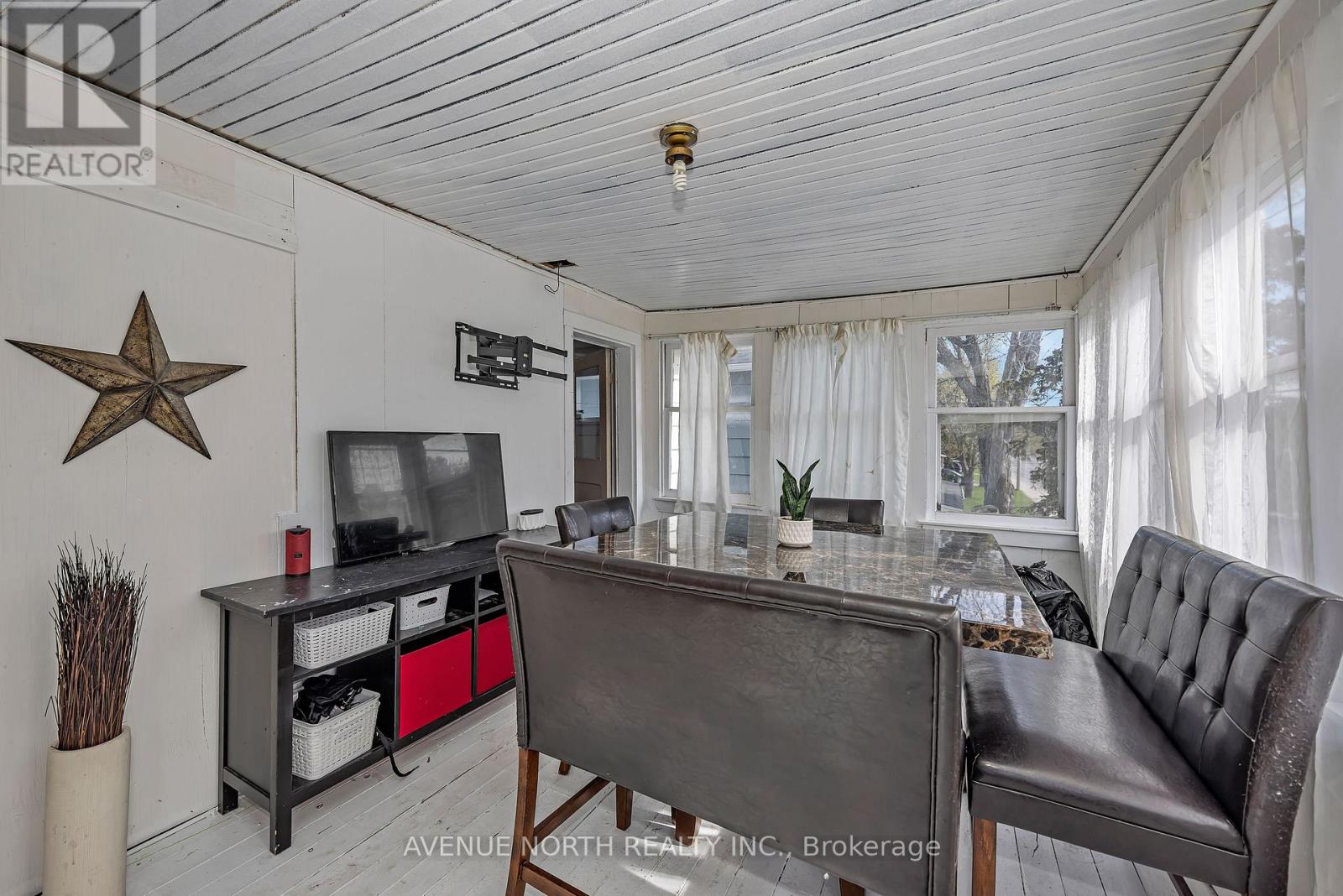 143 BROCKVILLE STREET - 35