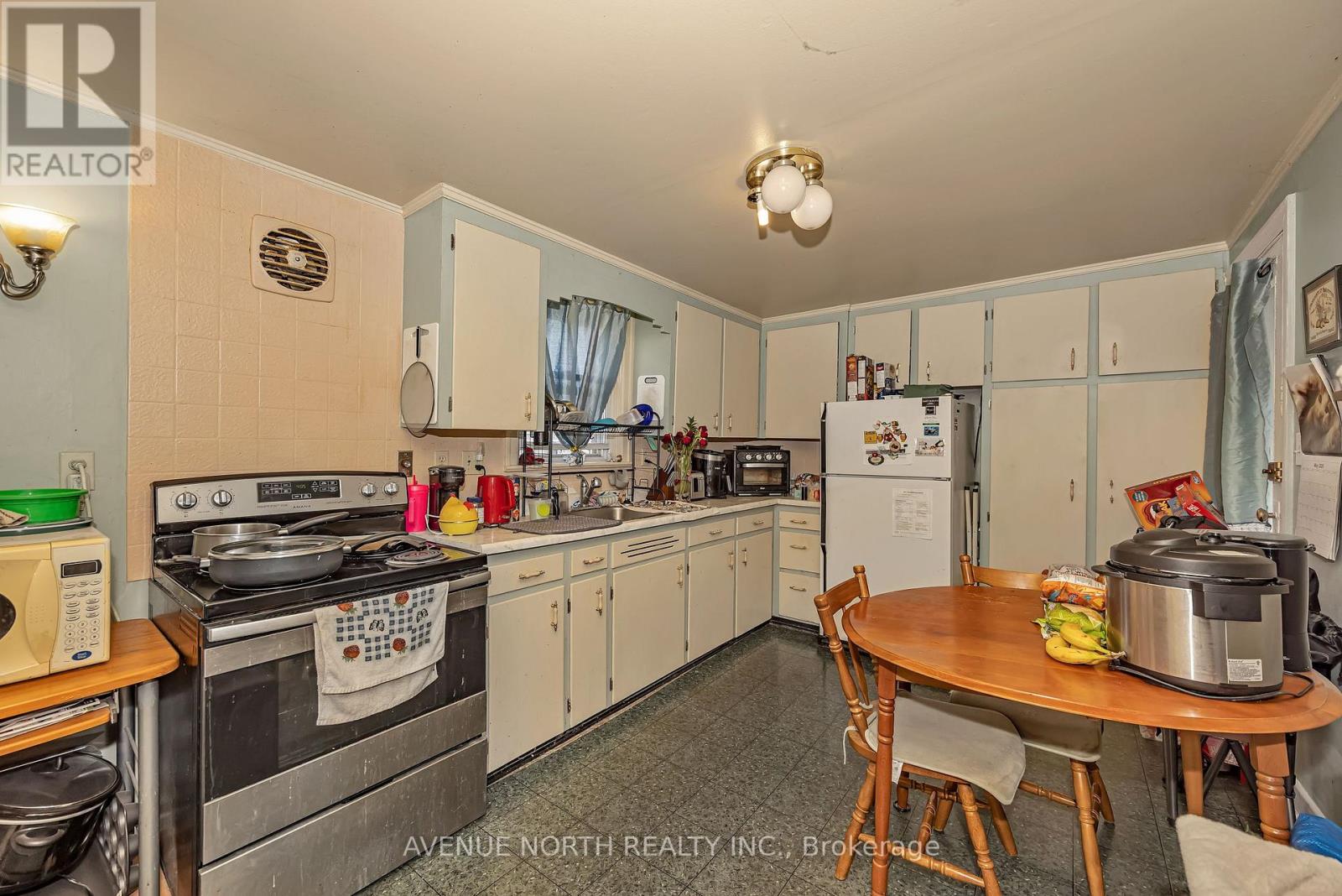 143 BROCKVILLE STREET - 9