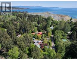 5235 Mcleod Rd, Hornby Island, BC V0R1Z0 Photo 7