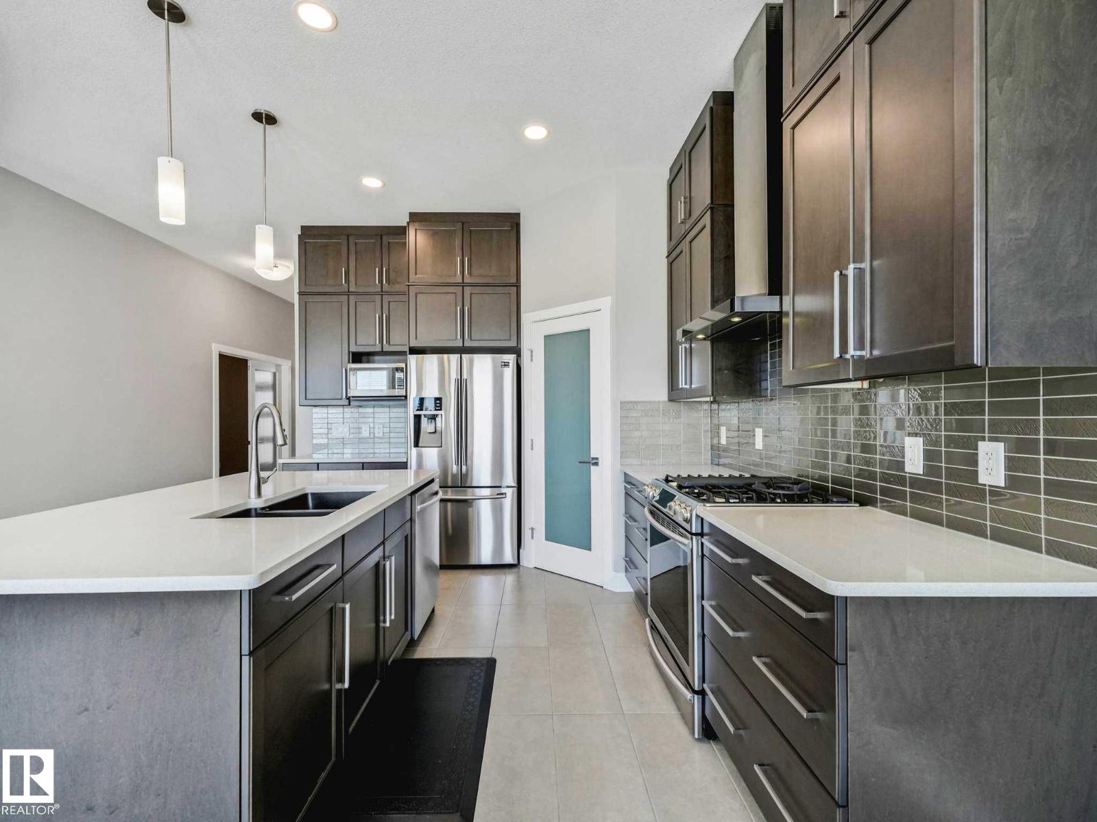 7515 173 AV NW - 14