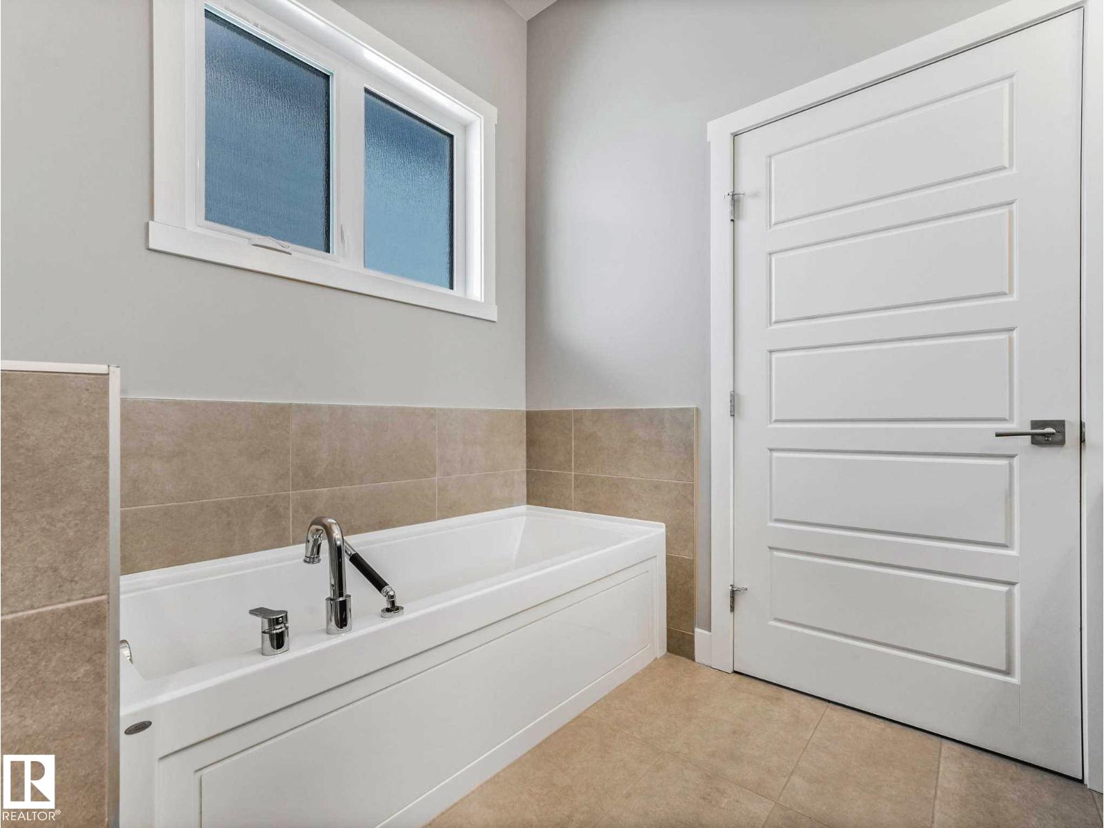 7515 173 AV NW - 35