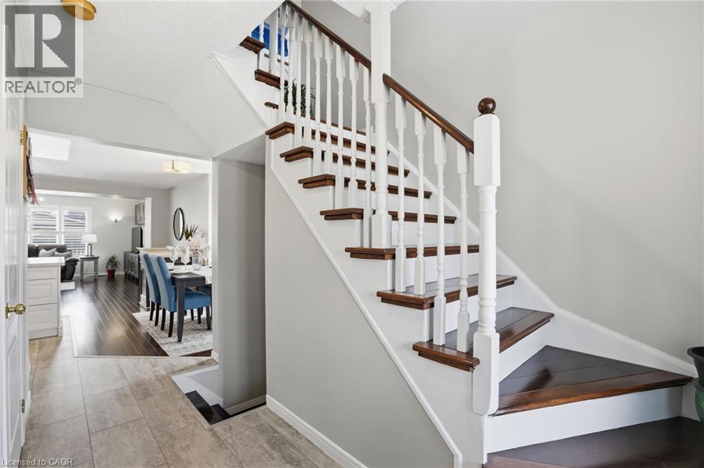 68 ROCKHAVEN Lane, Waterdown, Ontario, L8B0J9 — Photo 5