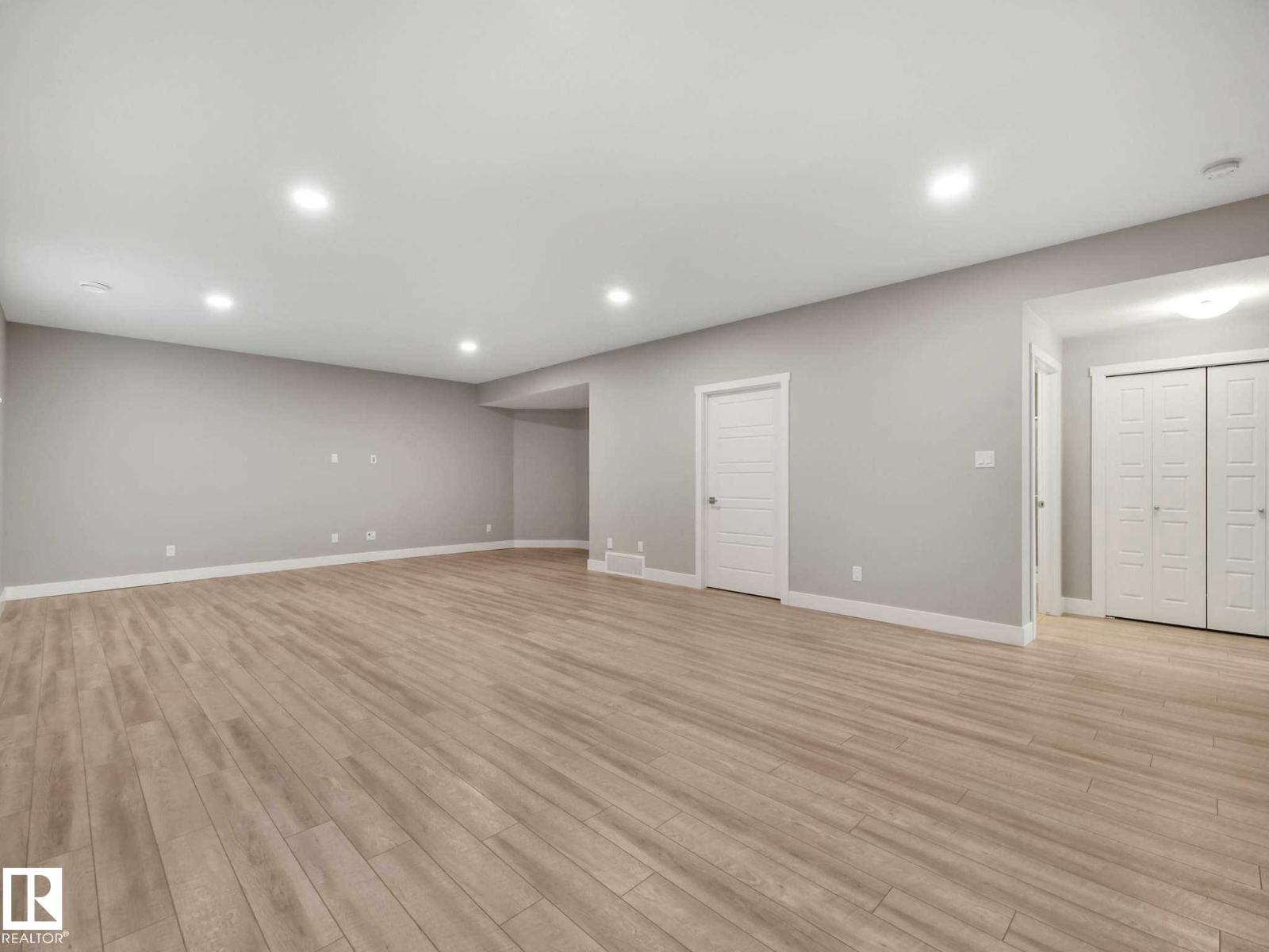 7515 173 AV NW - 48