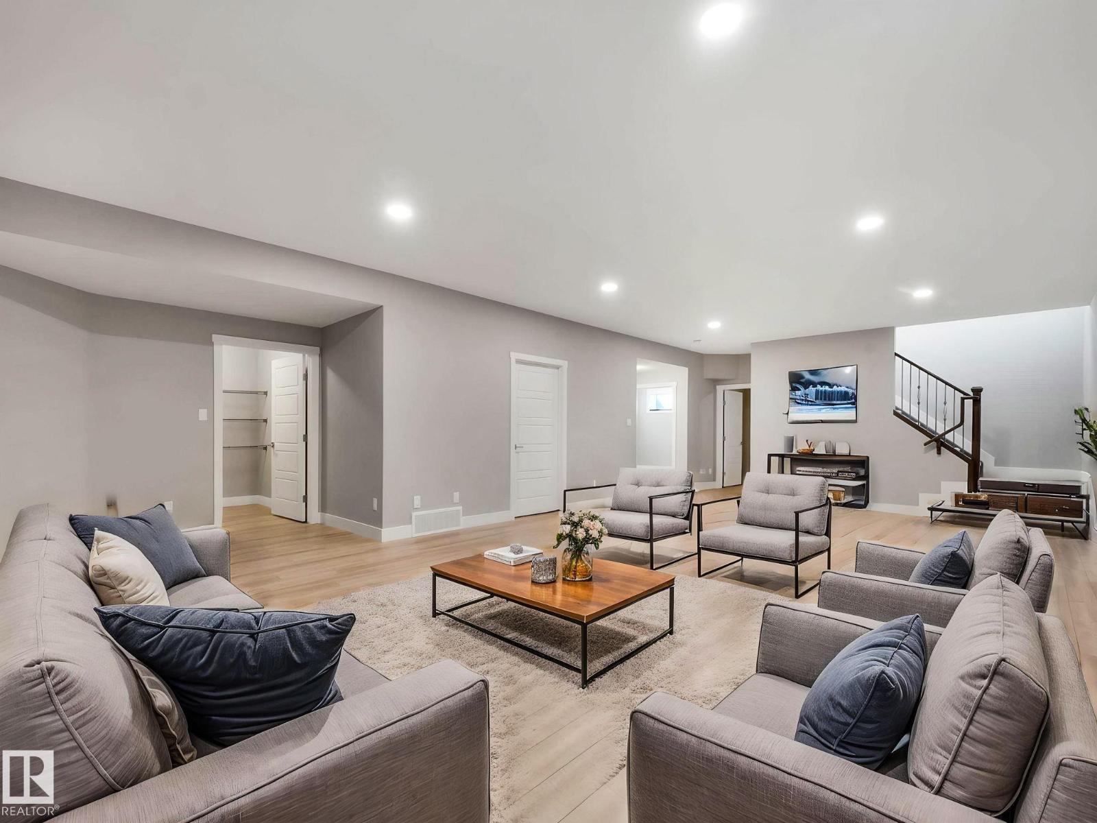 7515 173 AV NW - 49
