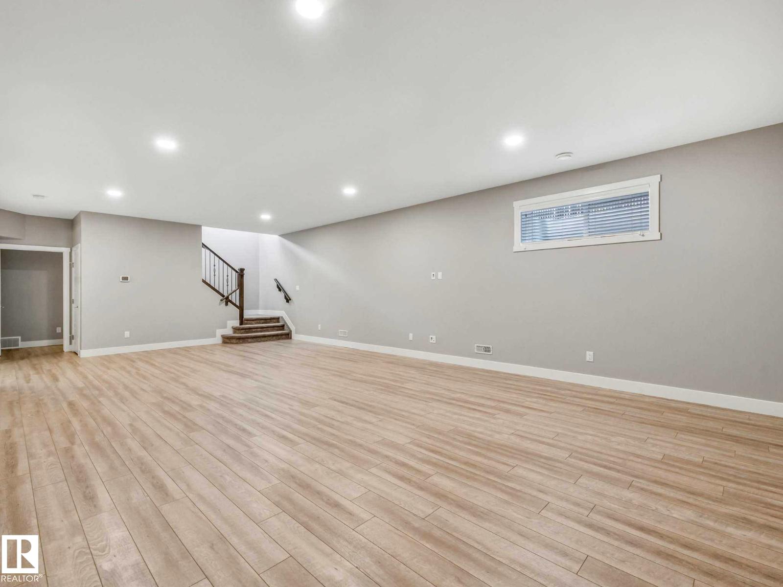 7515 173 AV NW - 50