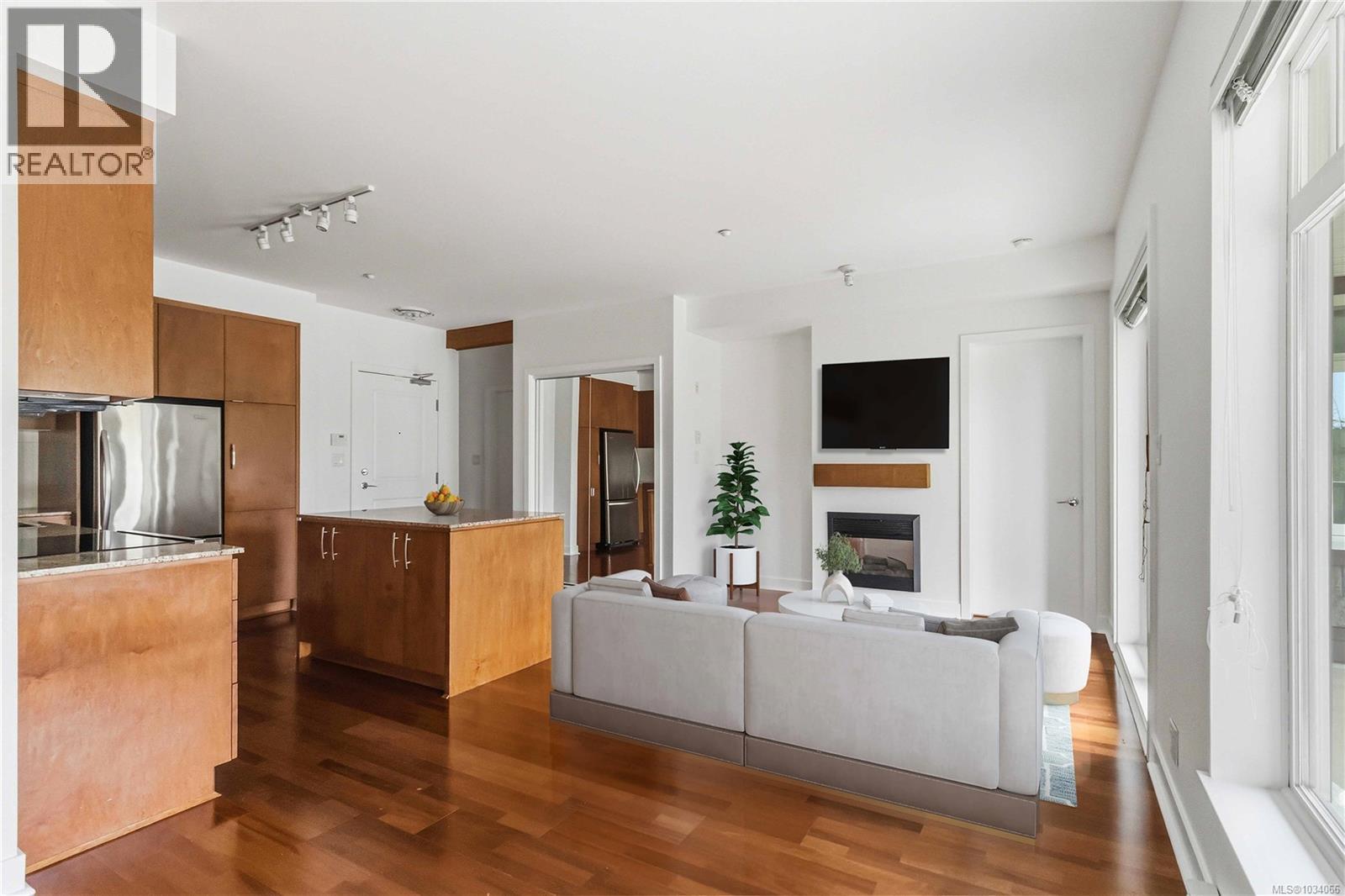 #203 1395 Bear Mountain Pkwy - 11