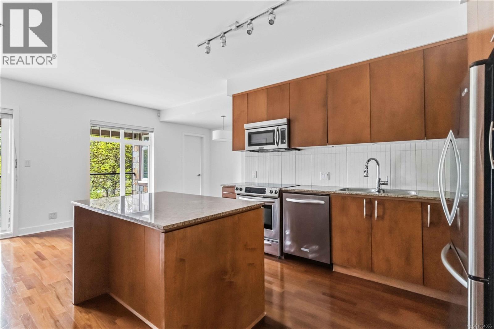 #203 1395 Bear Mountain Pkwy - 18