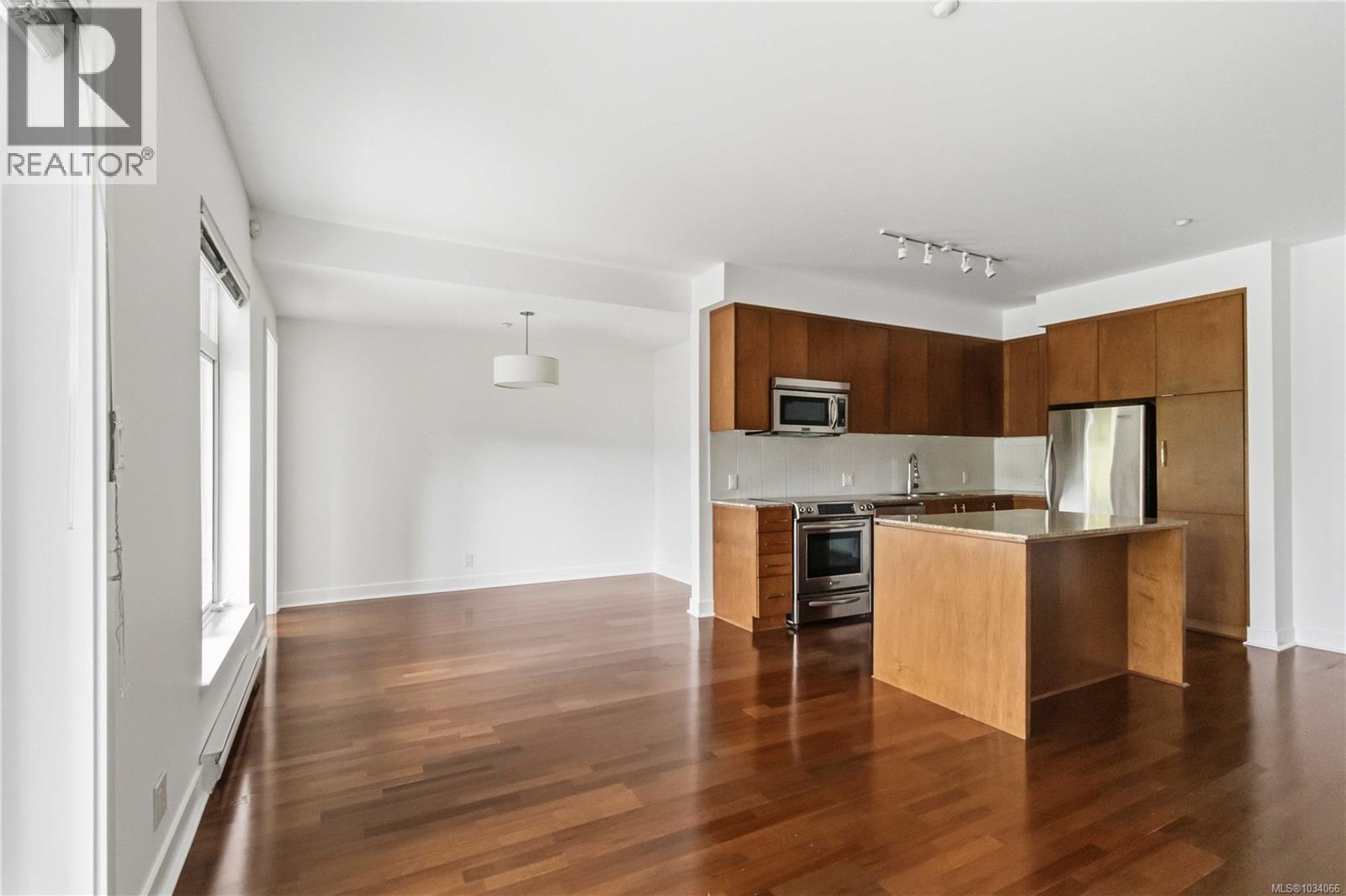 #203 1395 Bear Mountain Pkwy - 10