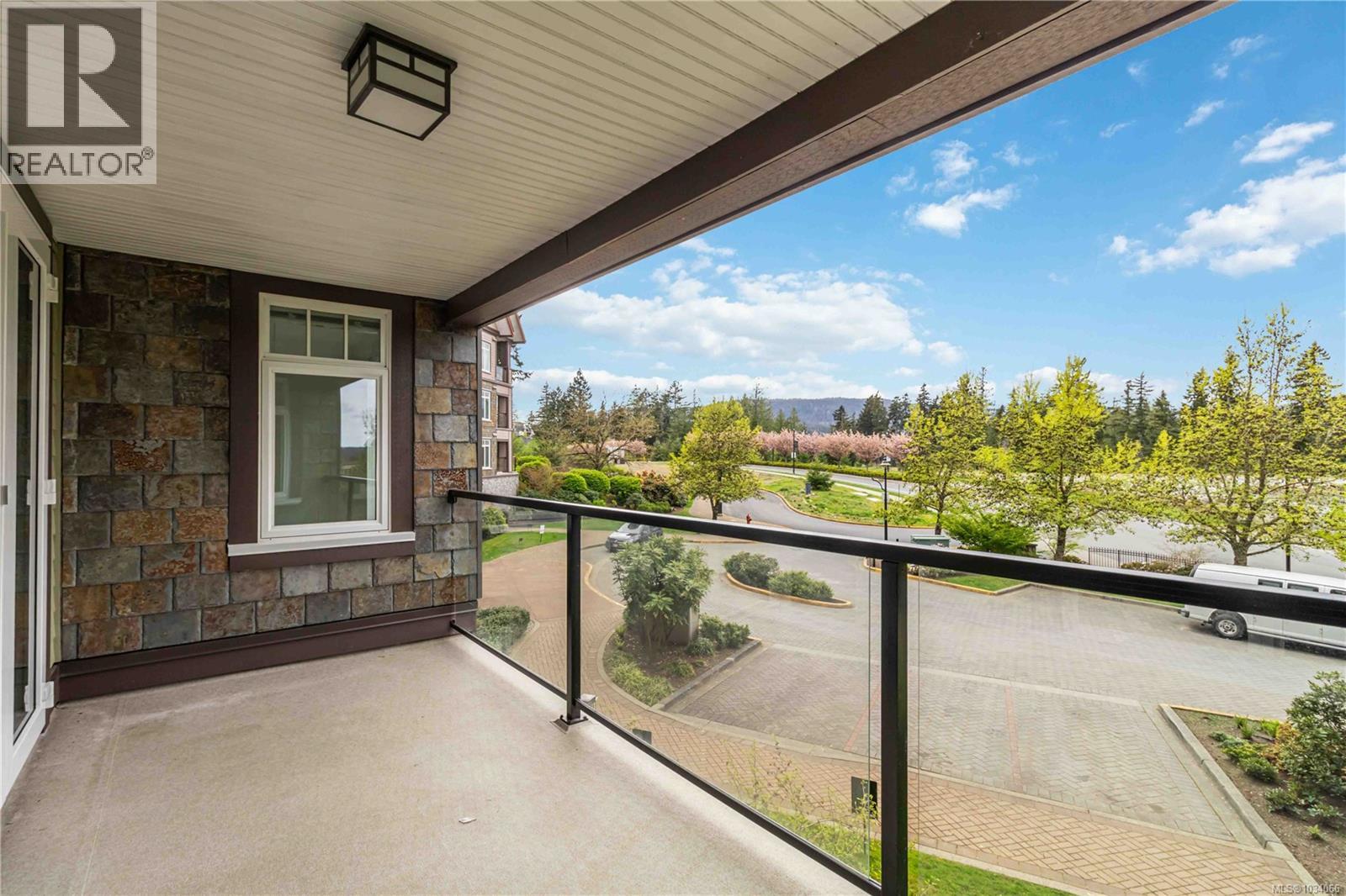 #203 1395 Bear Mountain Pkwy - 37