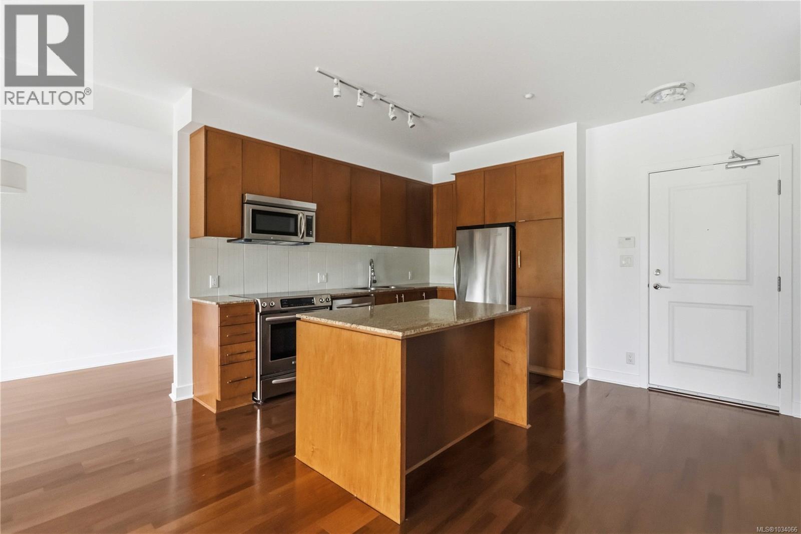 #203 1395 Bear Mountain Pkwy - 17