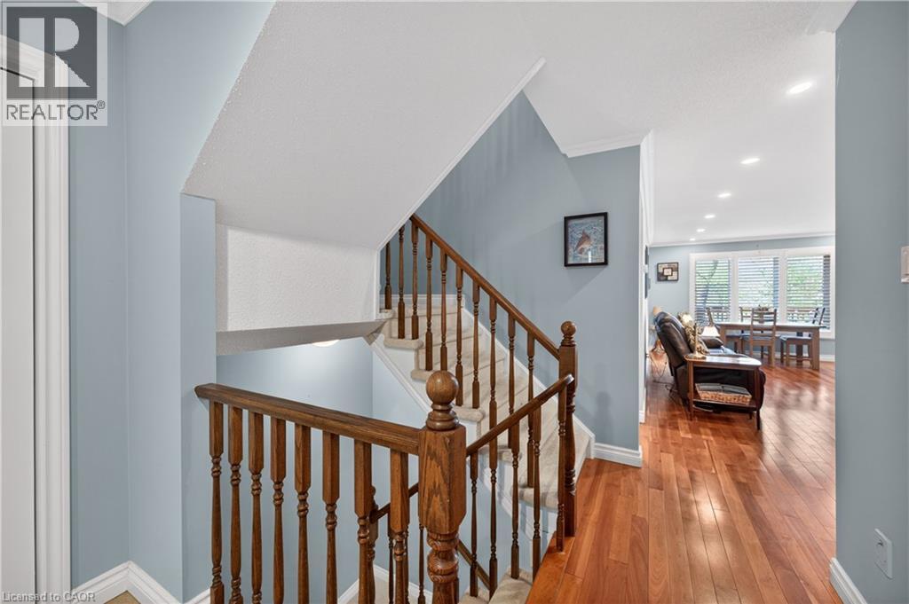 30 OSLER Drive Unit# 7, Dundas, Ontario, L9H6W1 — Photo 4