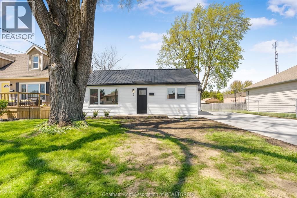 7 OXLEY DRIVE, Chatham, Ontario, N7L2K5 — Photo 2