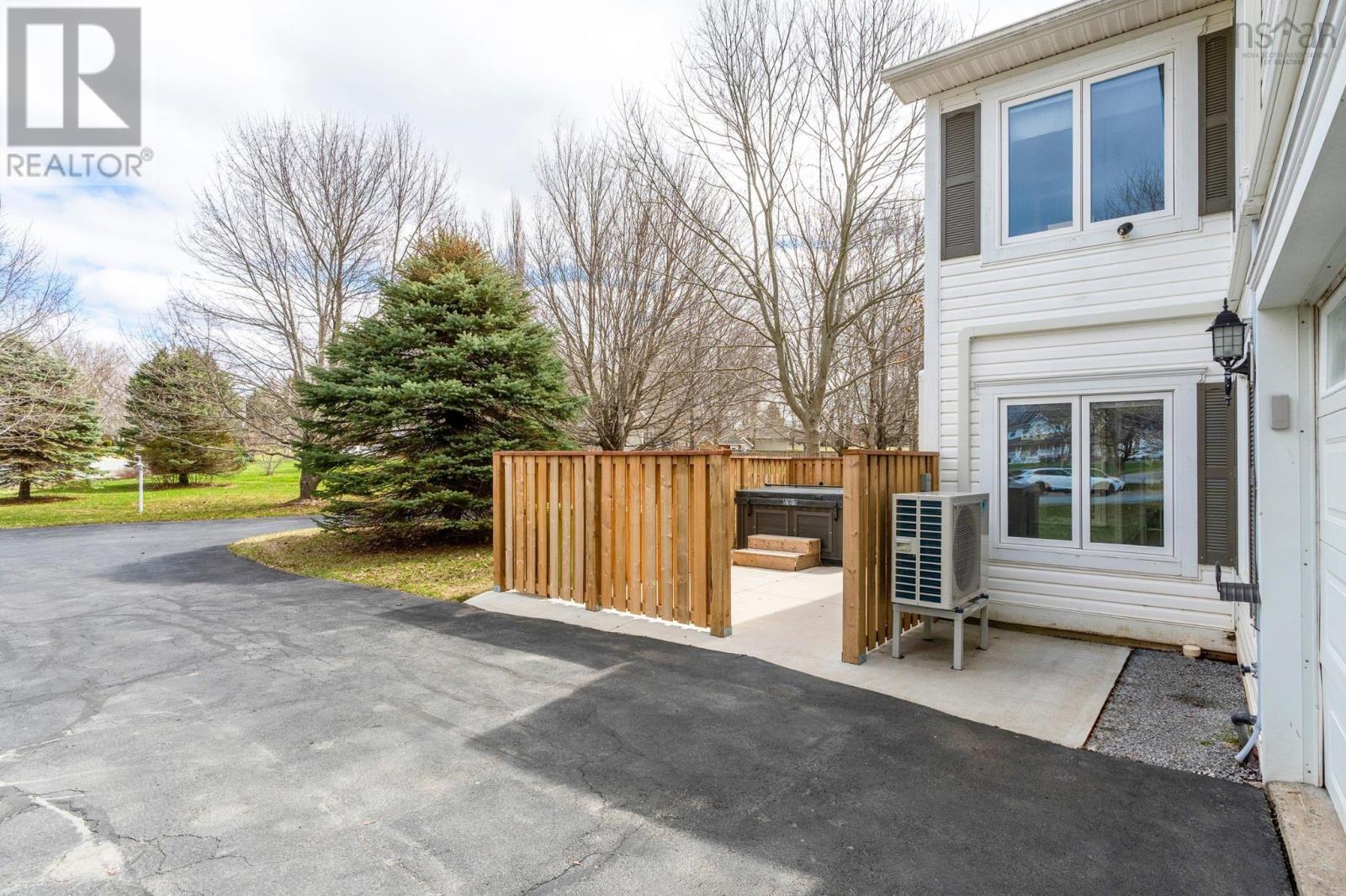 4 Linden Court - 44