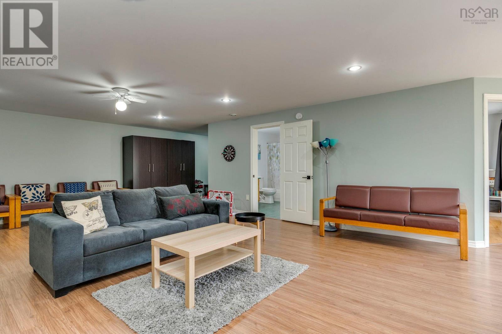 4 Linden Court - 33