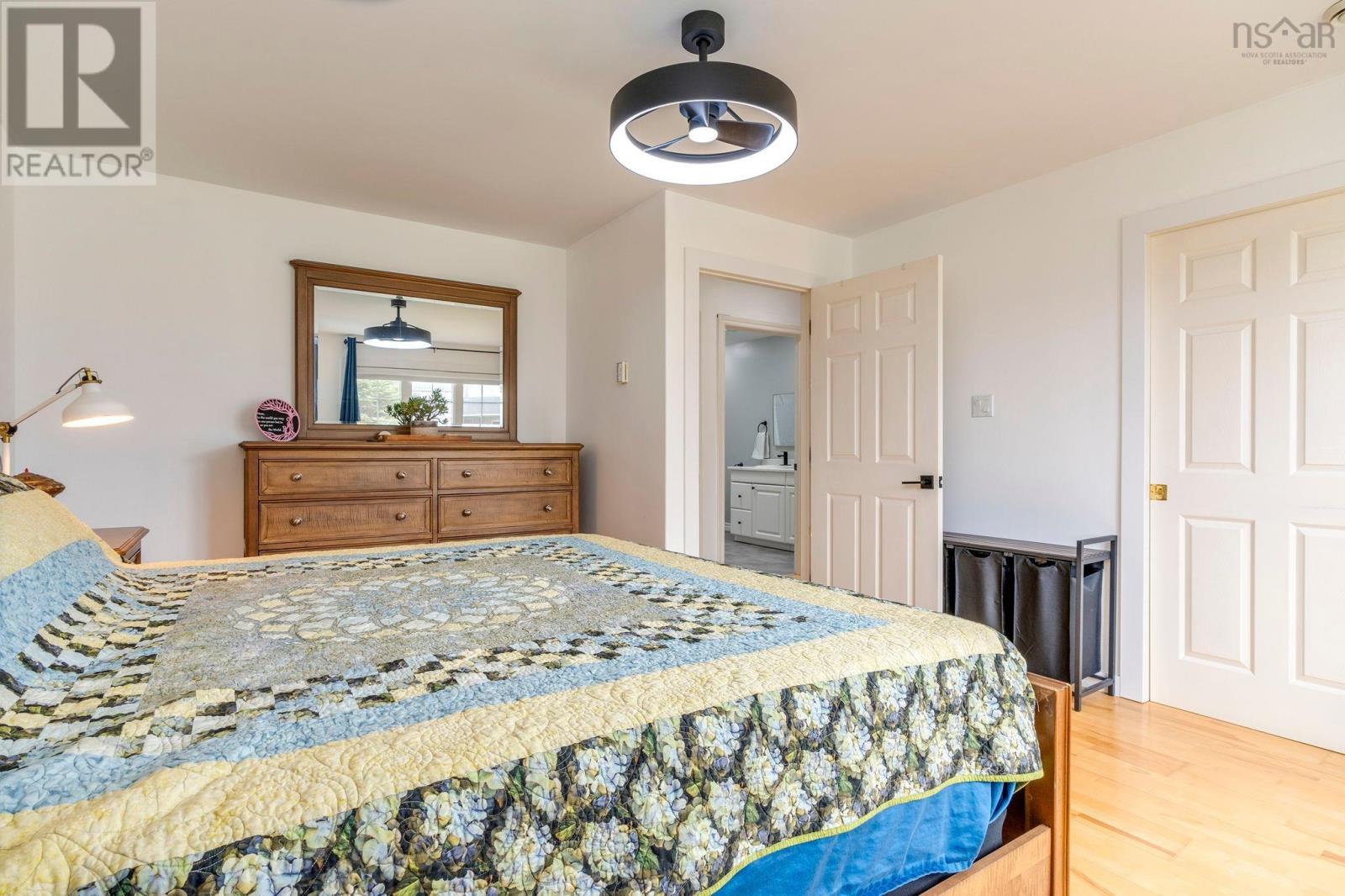 4 Linden Court - 25