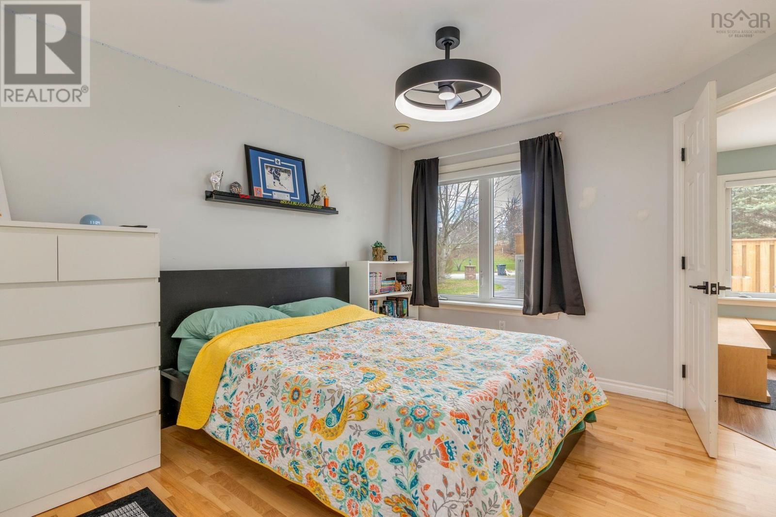 4 Linden Court - 36