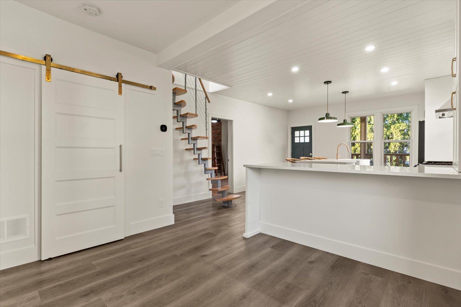 1 Bed, 1 Bath House for Sale in Abbotsford – 34758 CLAYBURN ROAD, Abbotsford - Image 4
