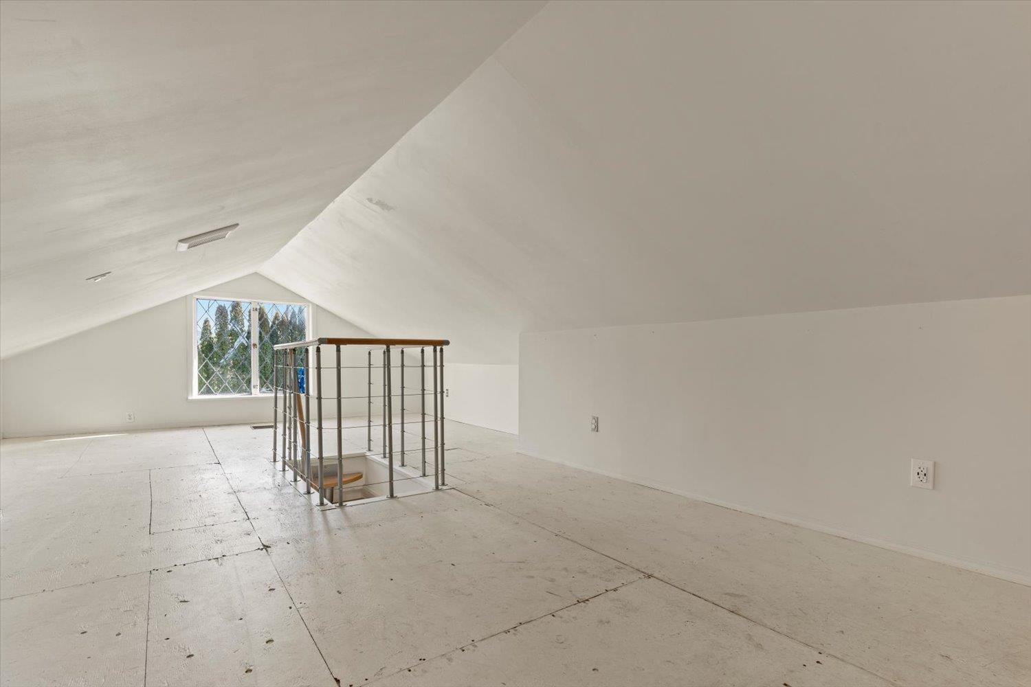 1 Bed, 1 Bath House for Sale in Abbotsford – 34758 CLAYBURN ROAD, Abbotsford - Image 3