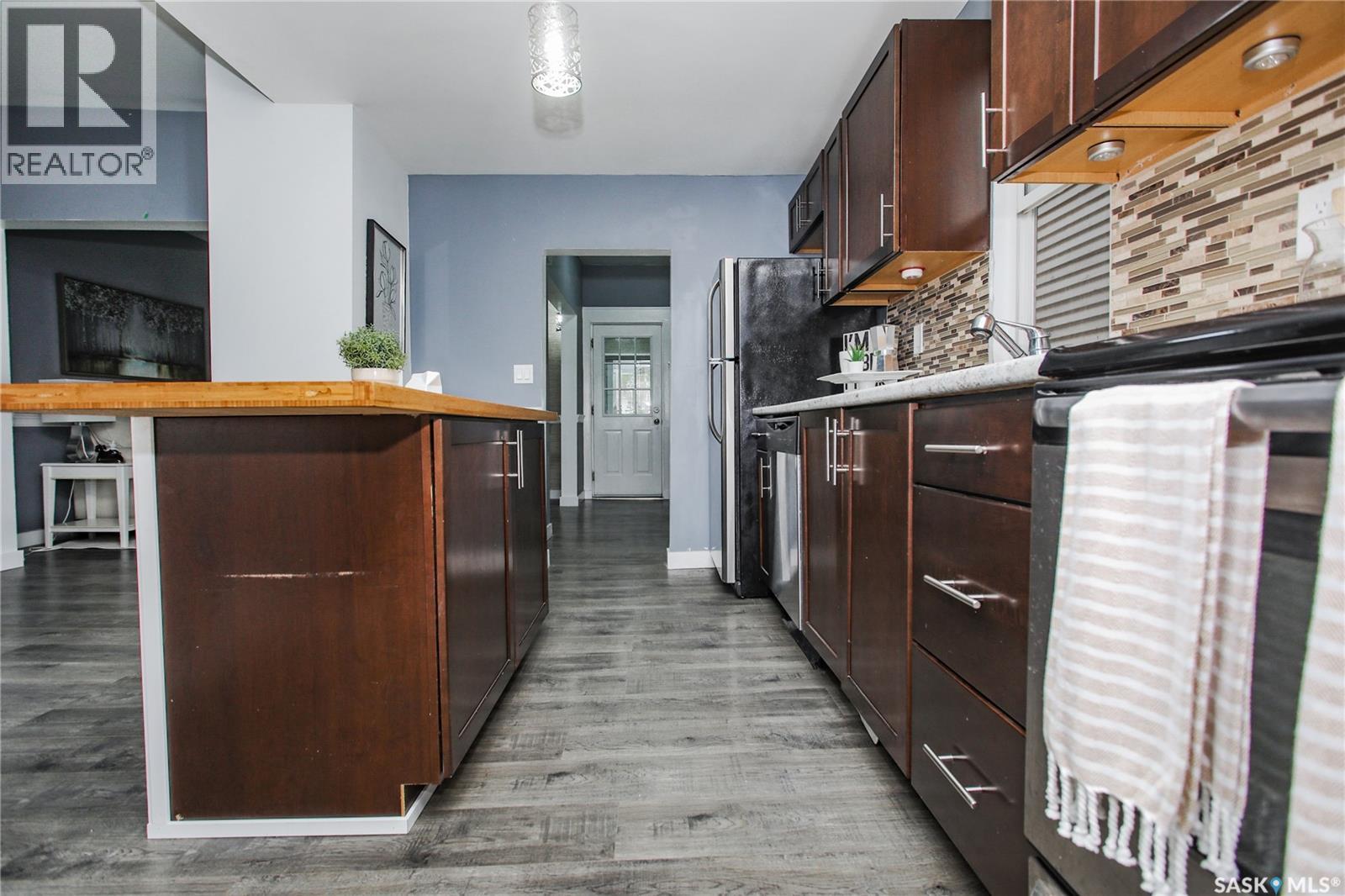 917 6th AVENUE N - 12