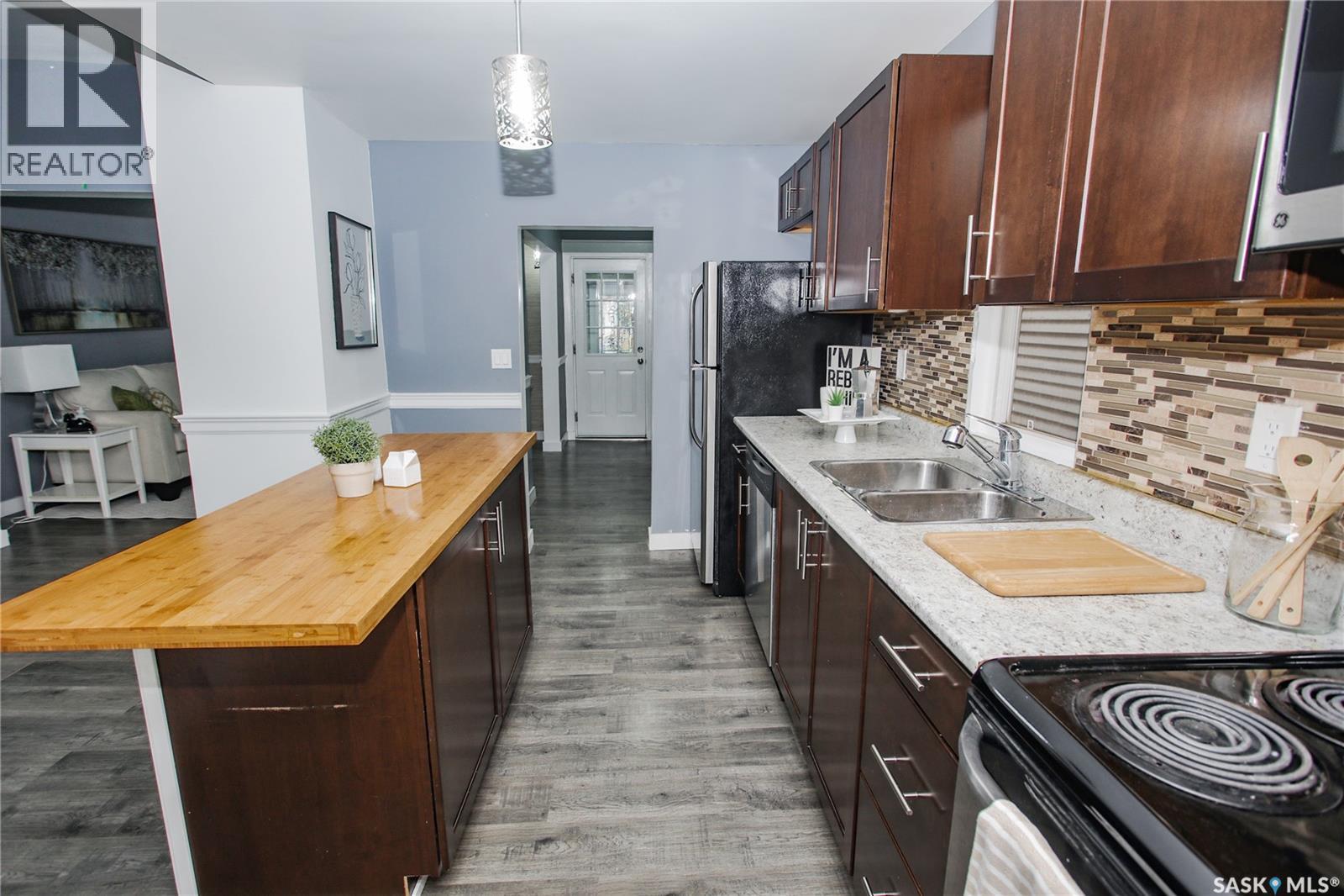917 6th AVENUE N - 13