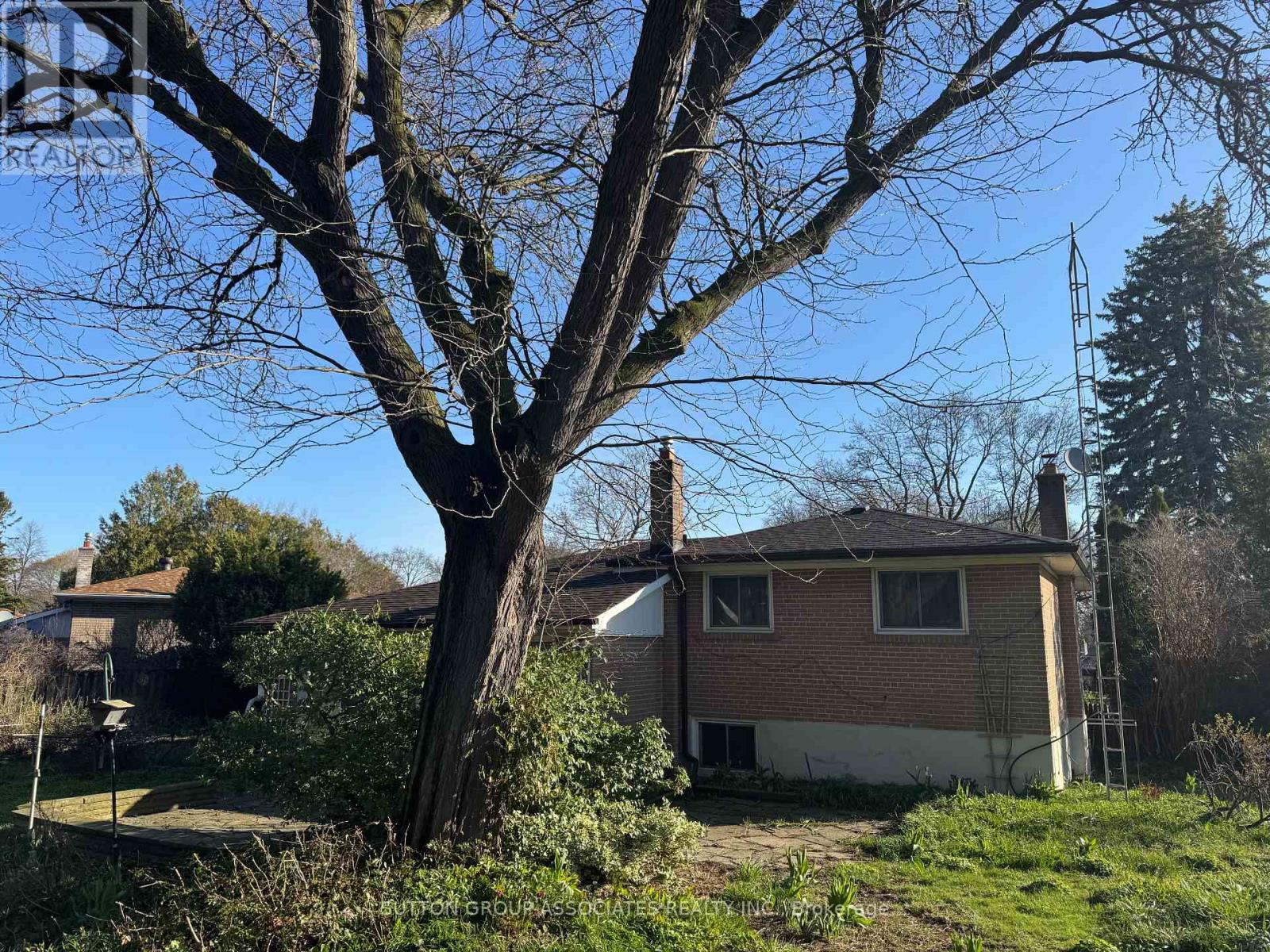 11 CASTOR CRESCENT - 33