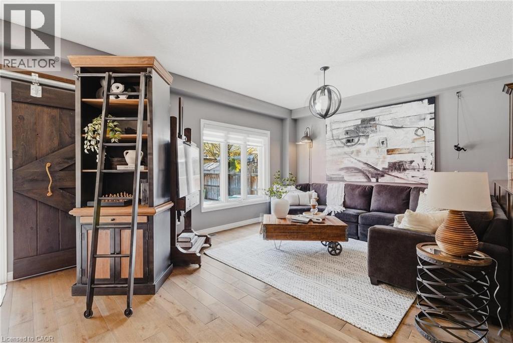631 WOODLAWN Place - 10