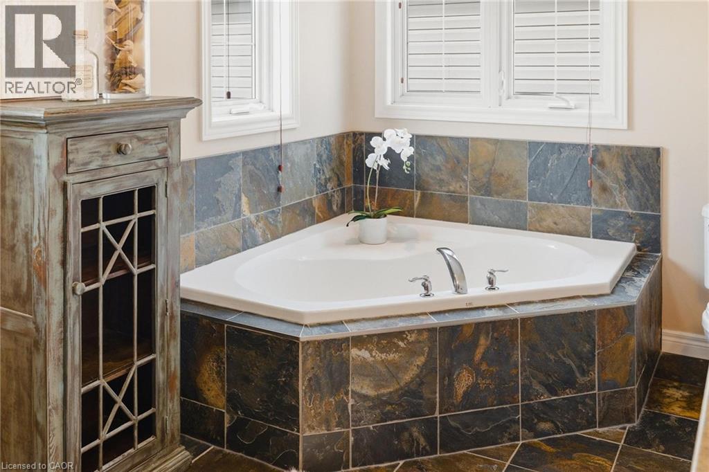 631 WOODLAWN Place - 27