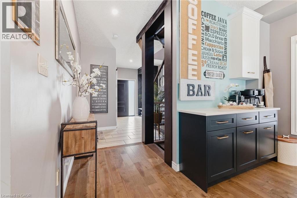 631 WOODLAWN Place - 6