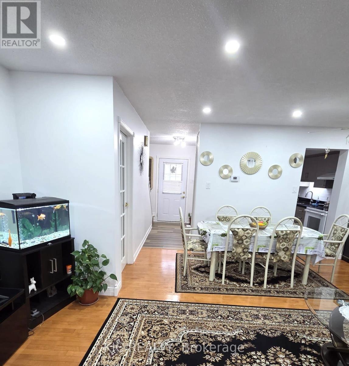 #6 93 HANSEN ROAD N - 10