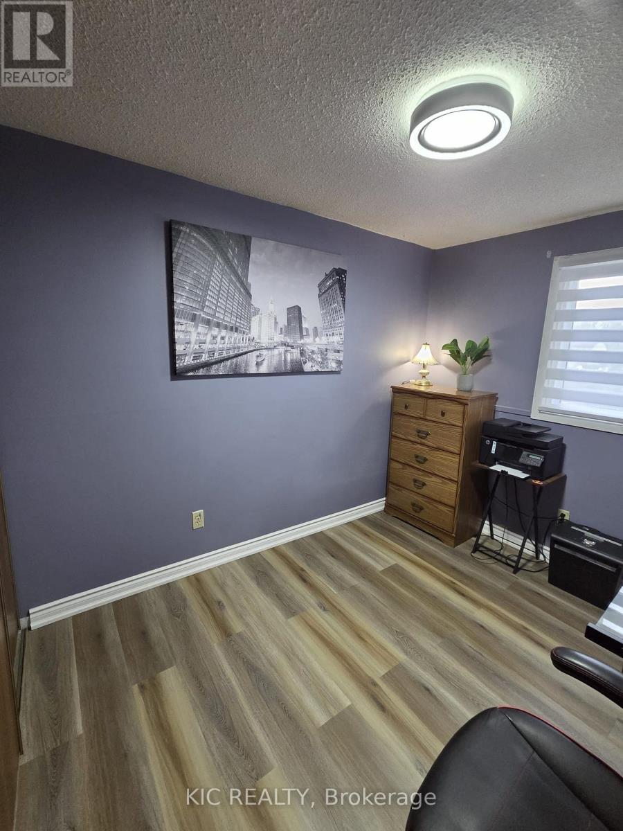 #6 93 HANSEN ROAD N - 29