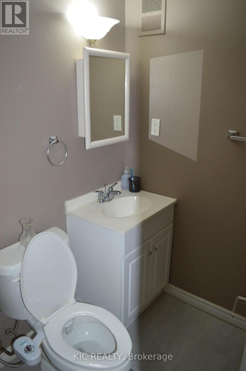 #6 93 HANSEN ROAD N - 37