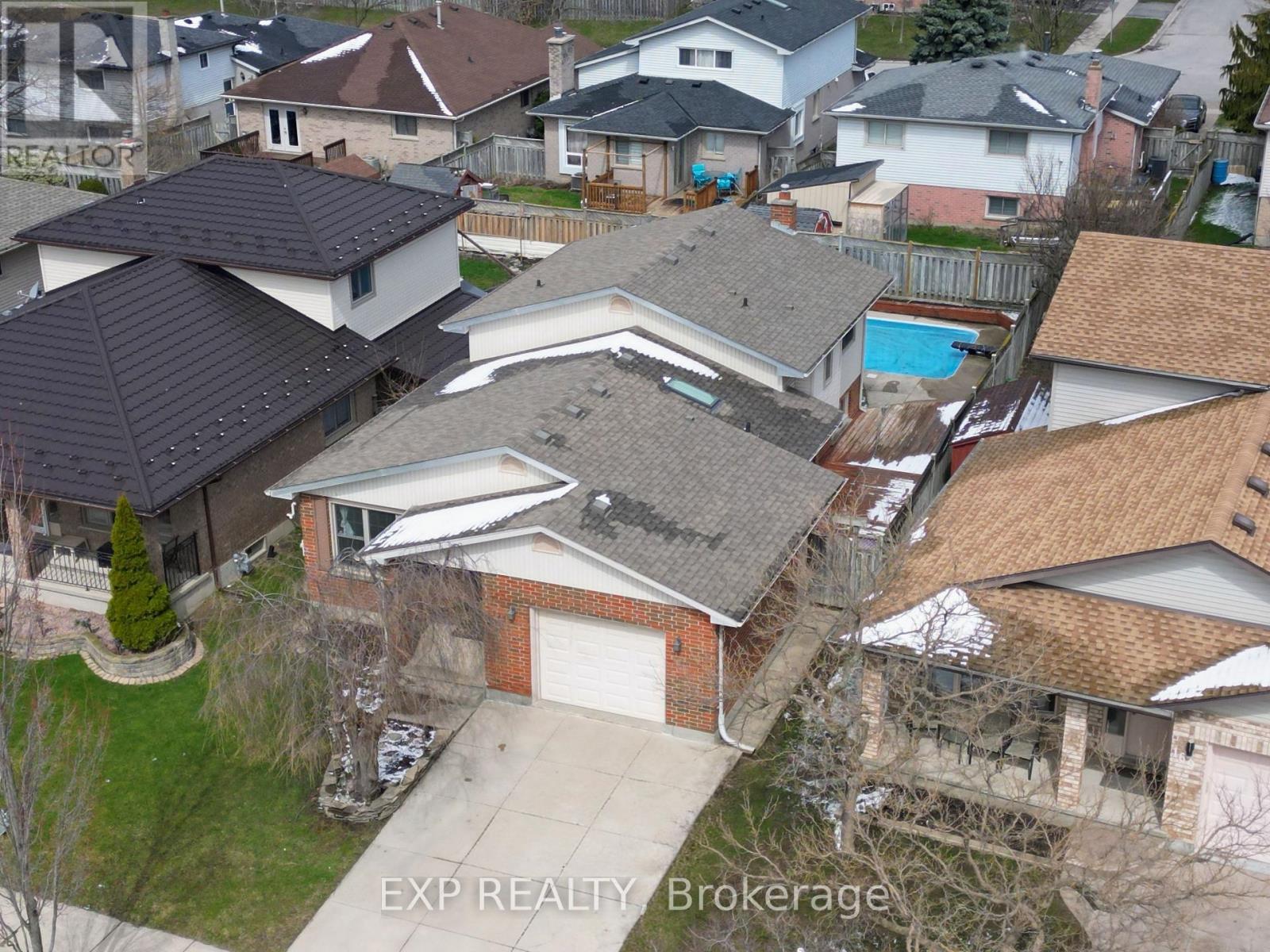 173 ASHLEY CRESCENT - 2