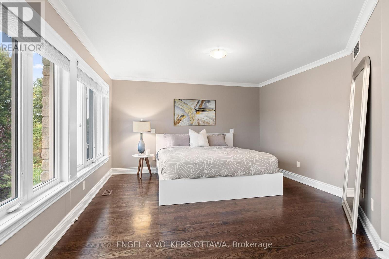 6808 SUNCREST DRIVE - 25