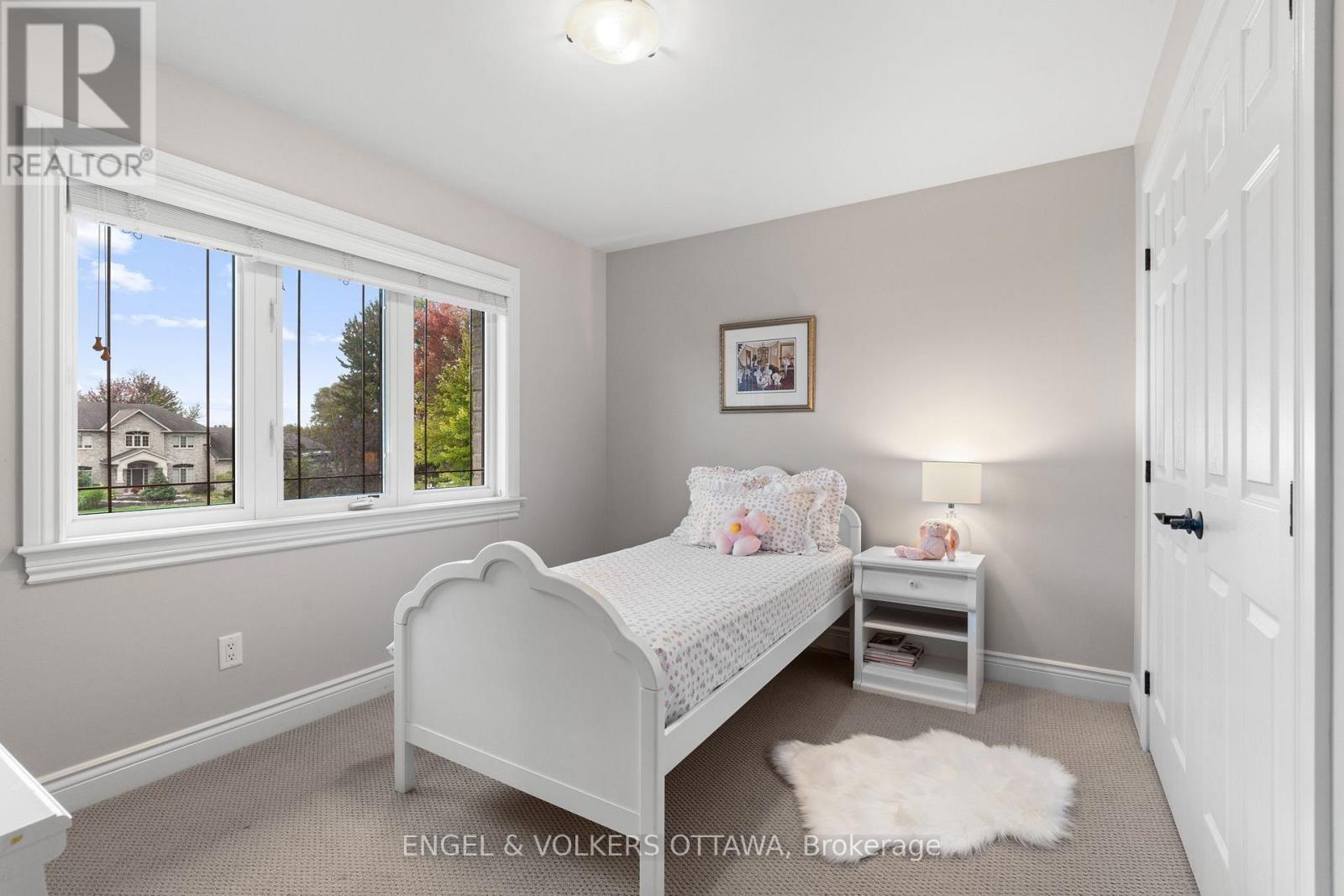 6808 SUNCREST DRIVE - 32