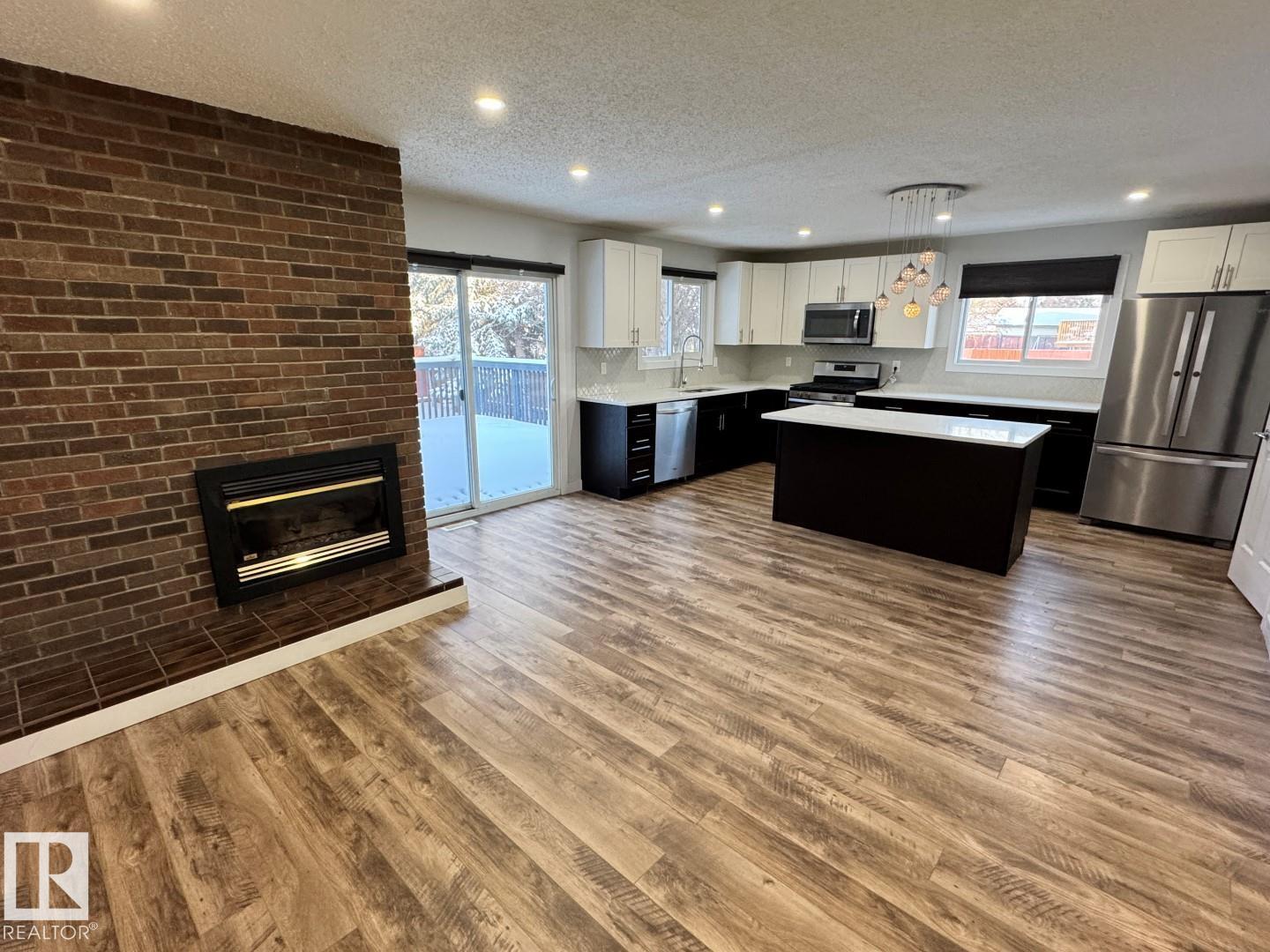 18404 66 AV NW - 6