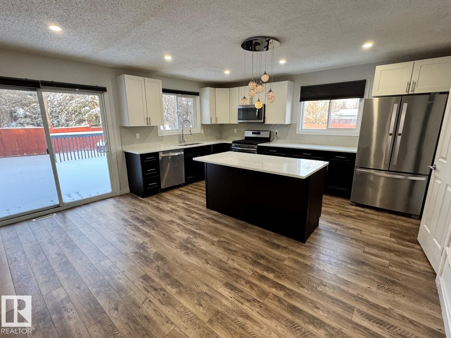 18404 66 AV NW - 4