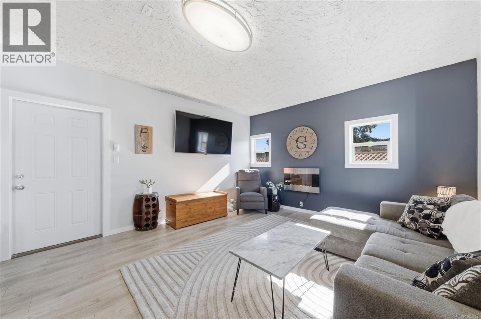 728 Heaslip Pl, Colwood