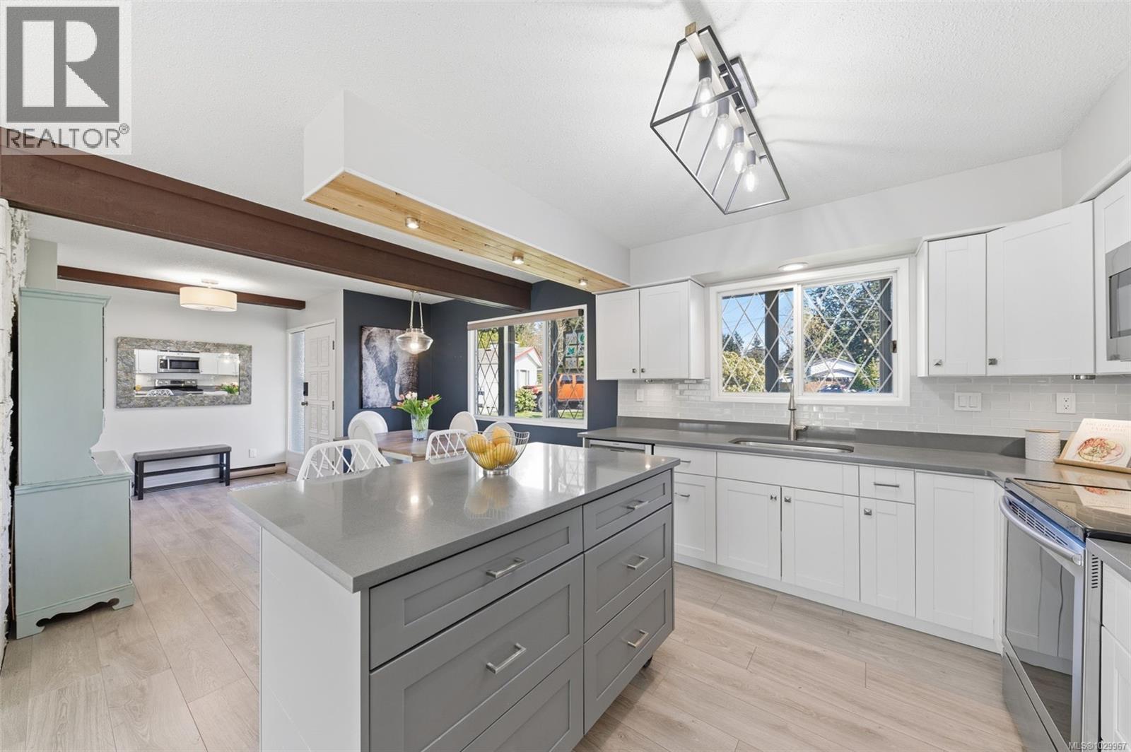 728 Heaslip Pl, Colwood