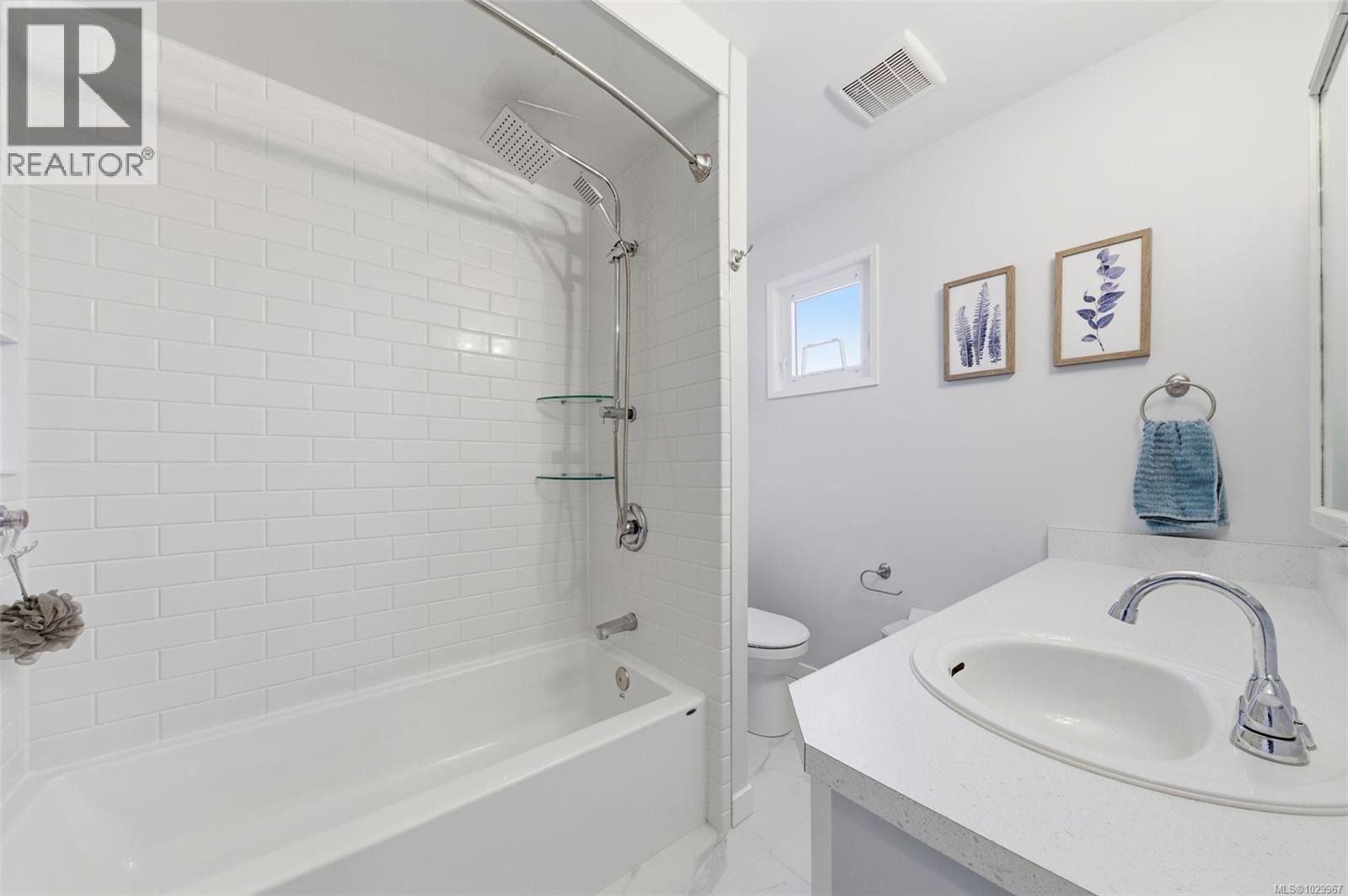 728 Heaslip Pl, Colwood