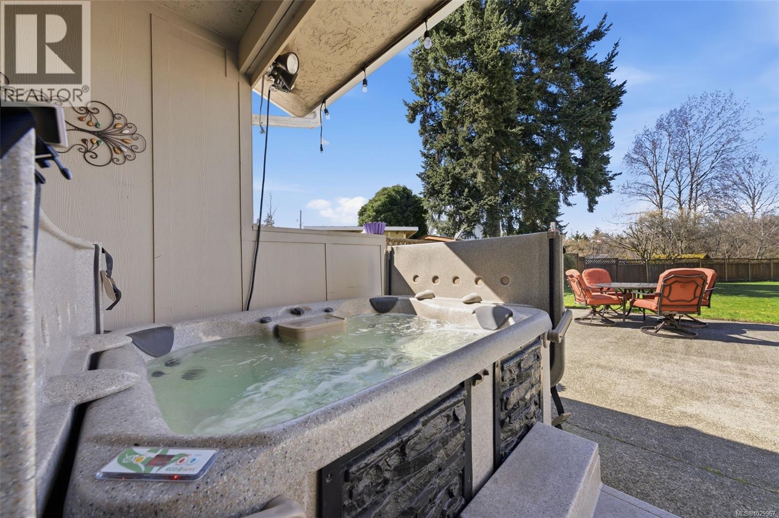 728 Heaslip Pl, Colwood