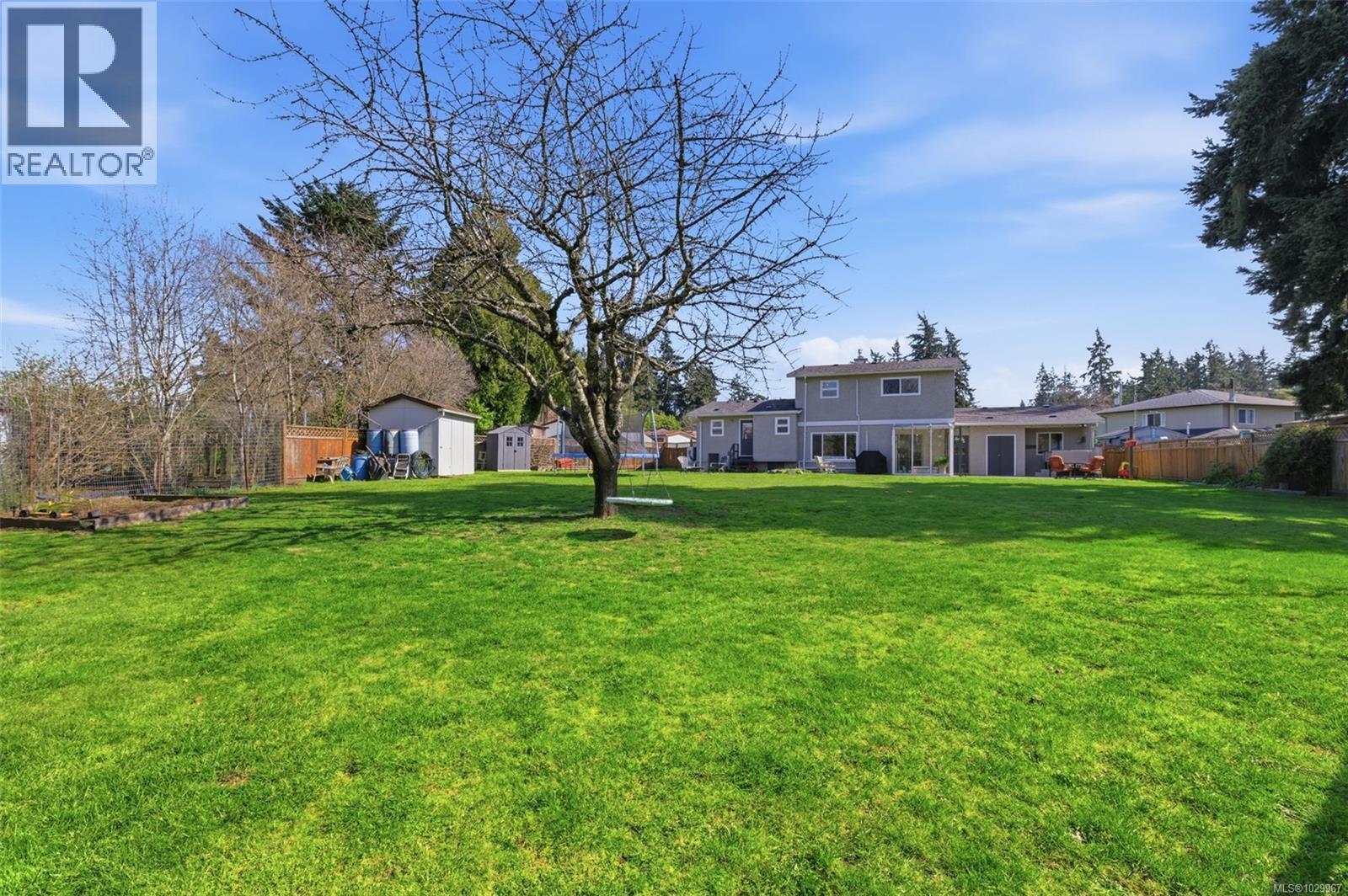 728 Heaslip Pl, Colwood