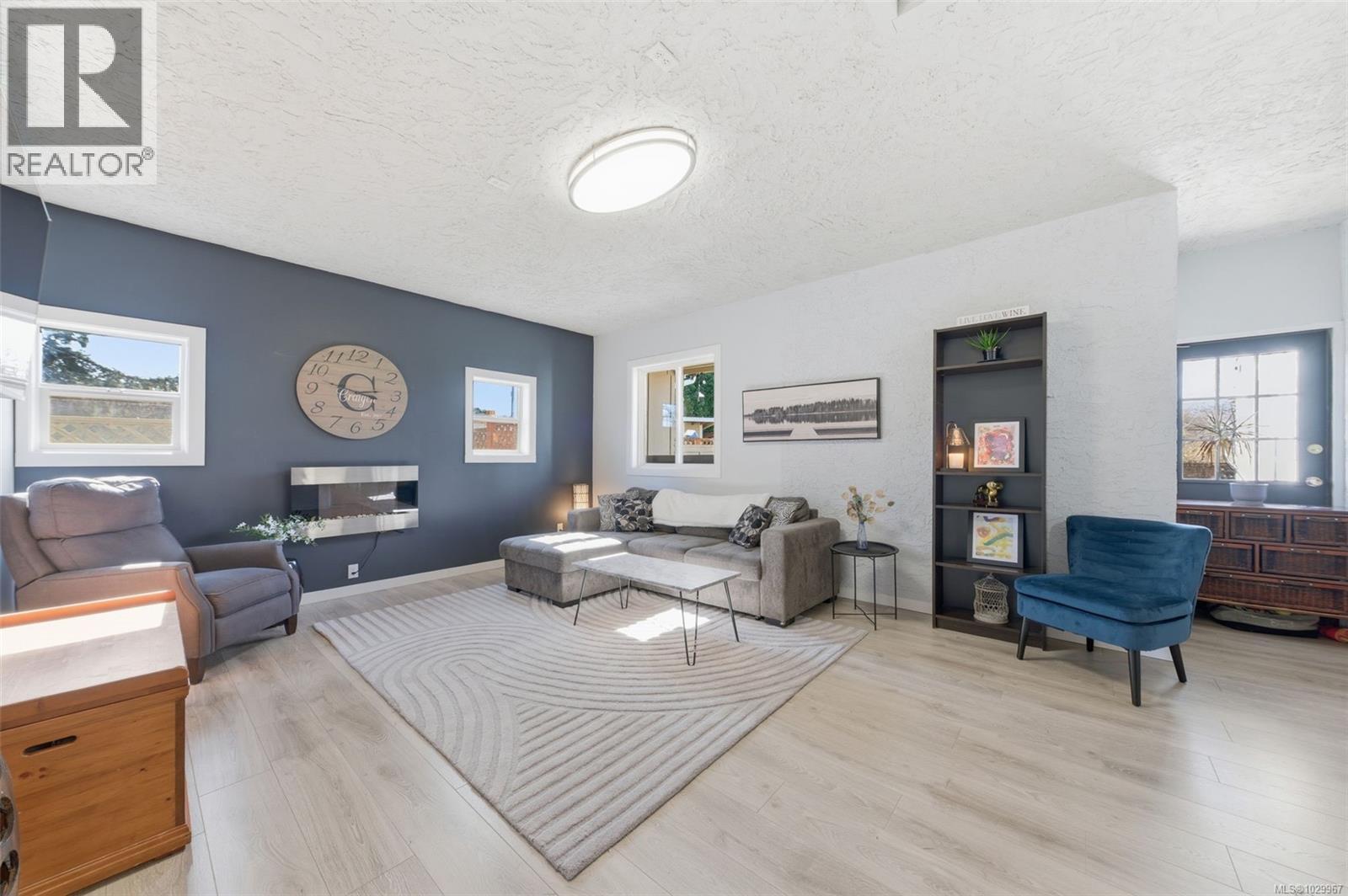 728 Heaslip Pl, Colwood
