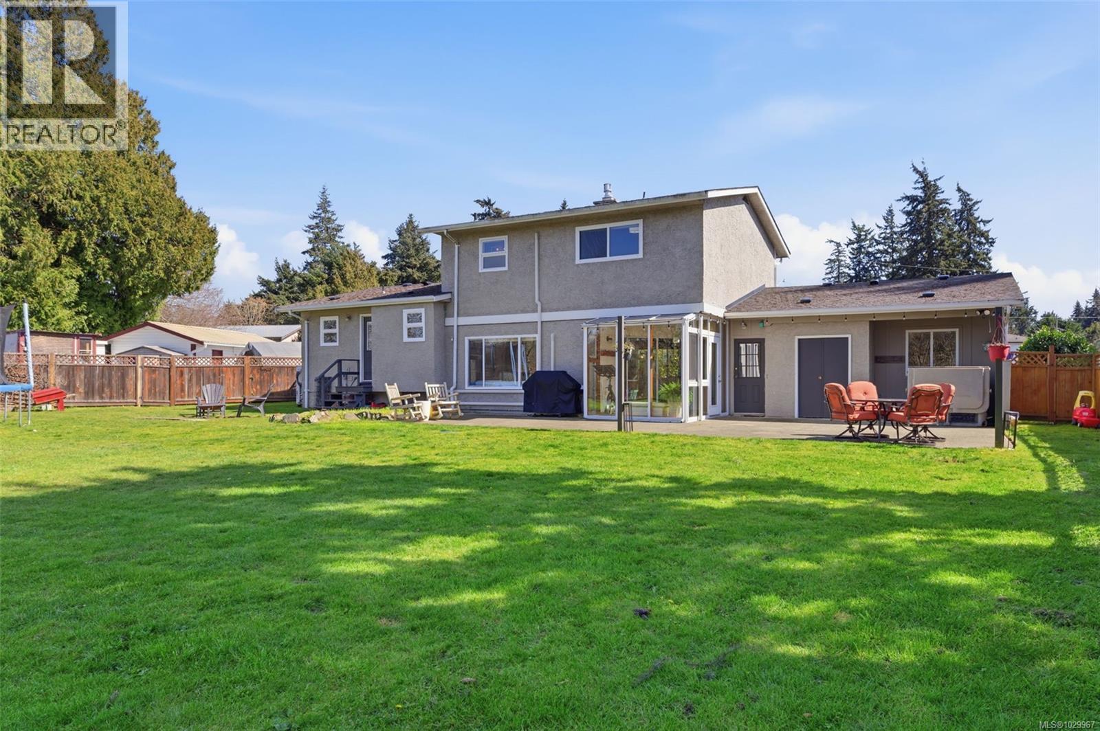 728 Heaslip Pl, Colwood
