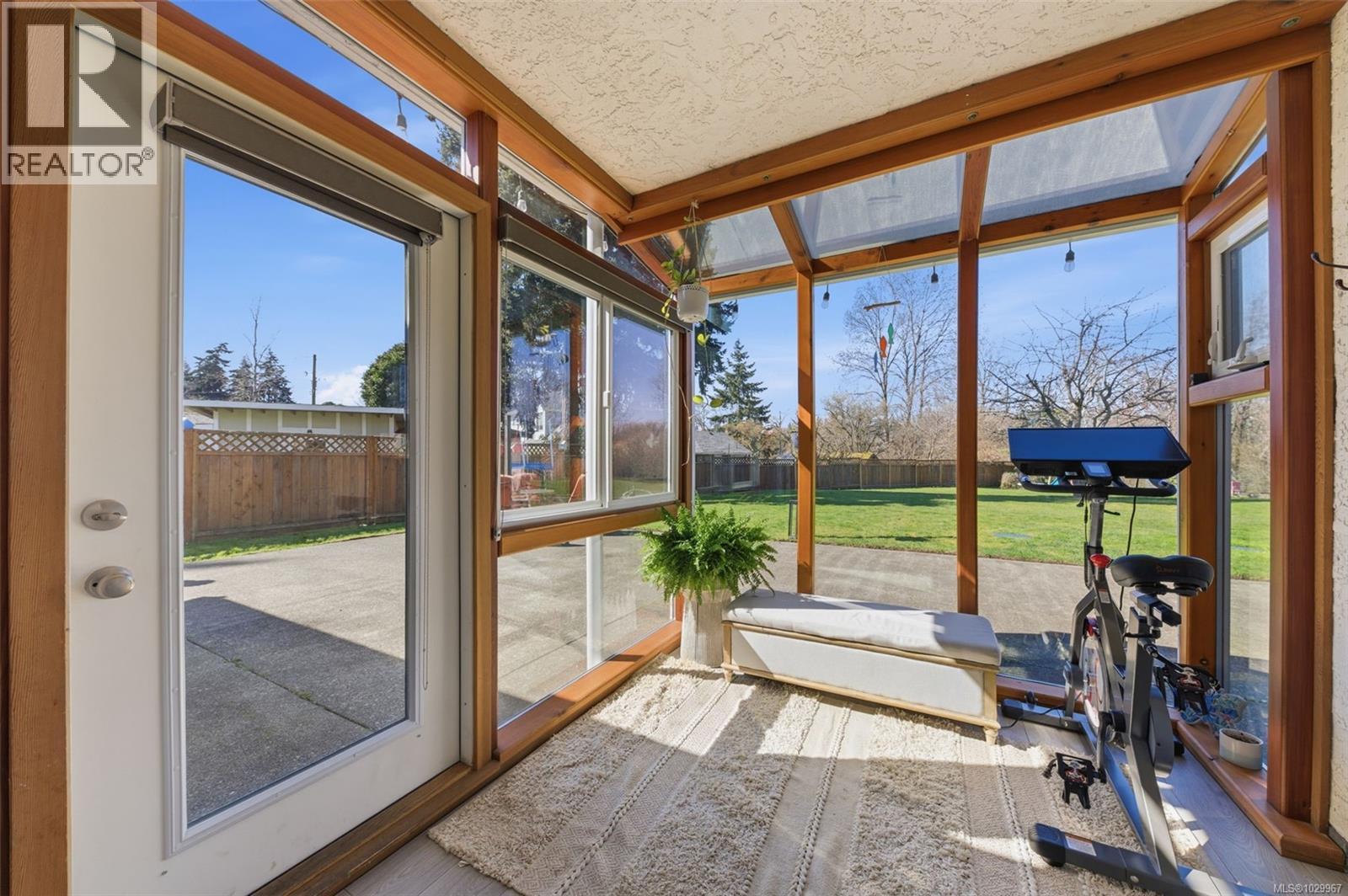 728 Heaslip Pl, Colwood