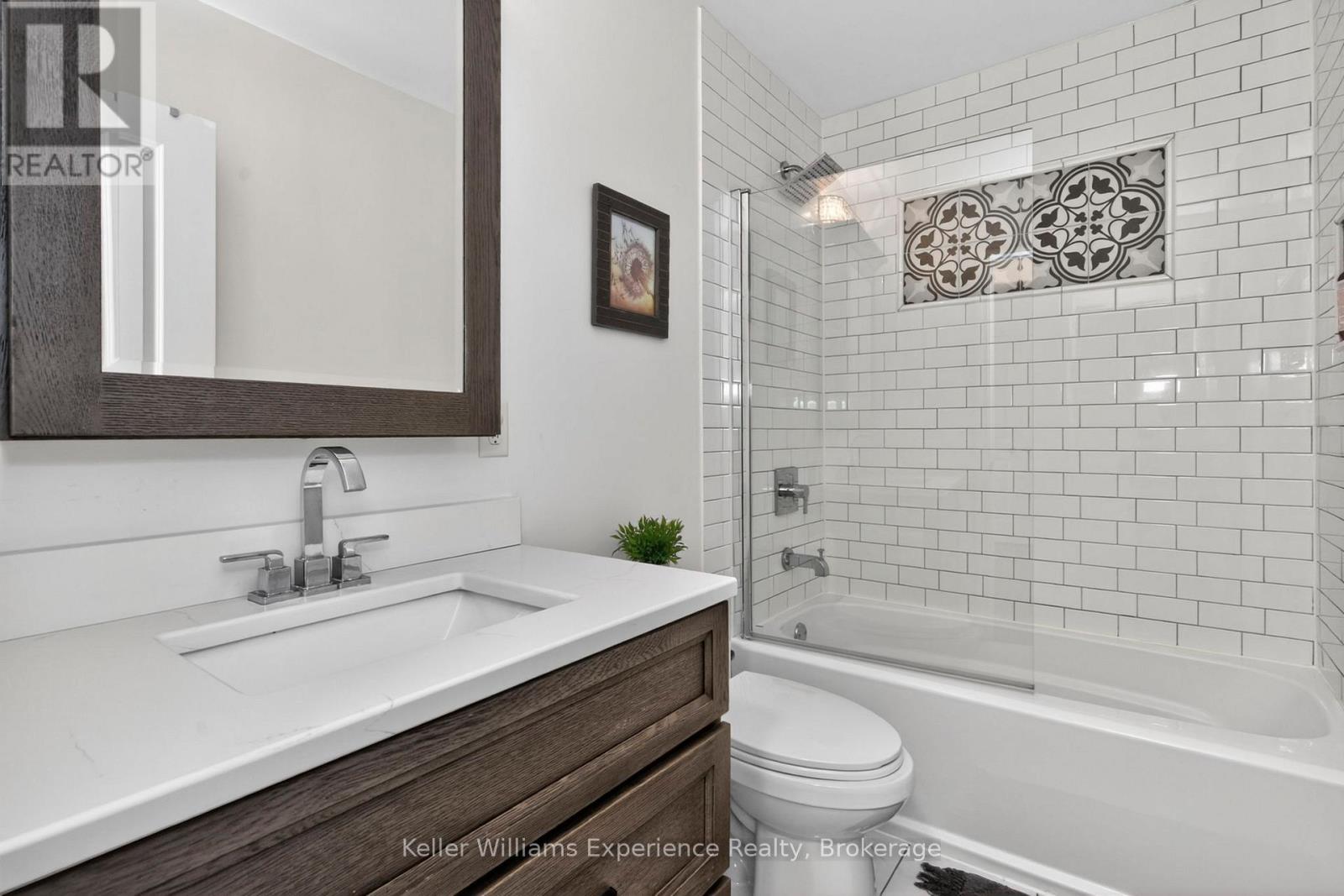 1005 WHITNEY CRESCENT - 15
