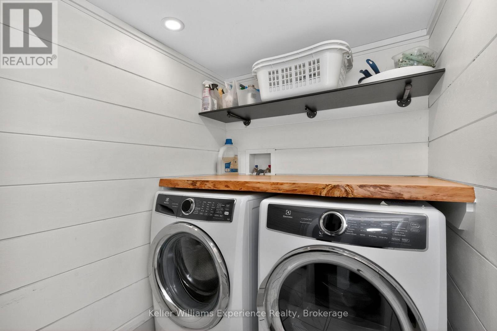 1005 WHITNEY CRESCENT - 16