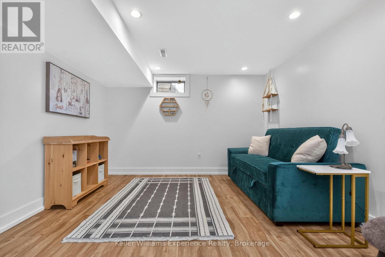 1005 WHITNEY CRESCENT - 17