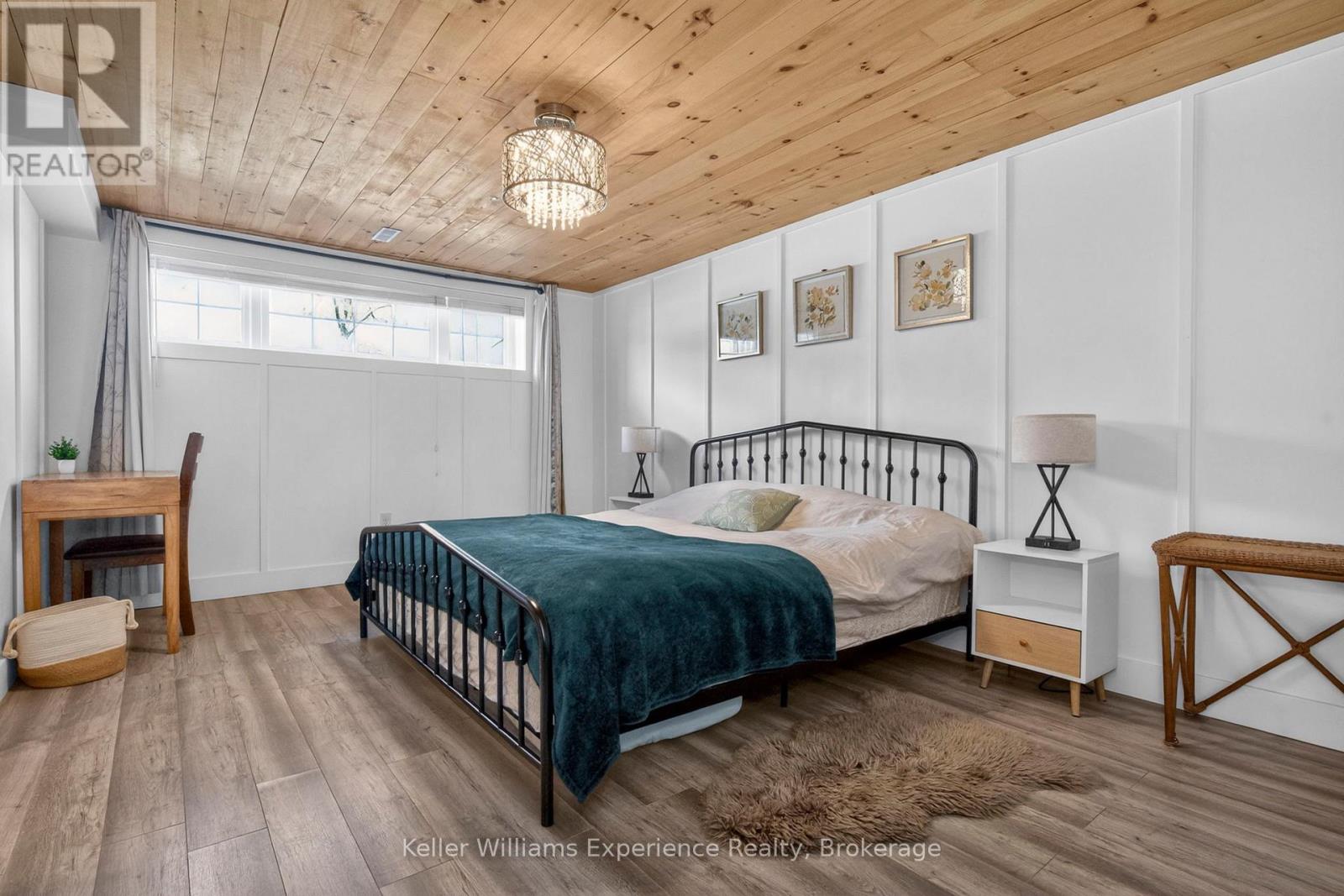 1005 WHITNEY CRESCENT - 19